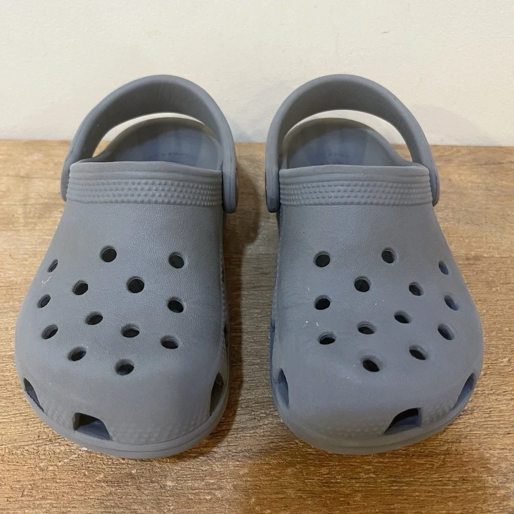 Crocs Kids C9 Gray Classic Clogs Sandals Slip On Shoes 4 Charms Jibbitz Included
